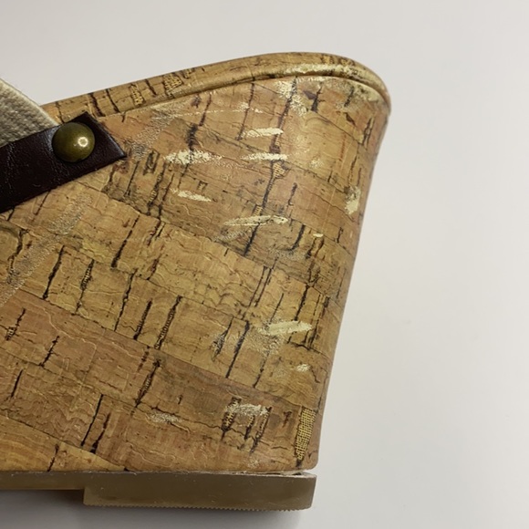 Brand Faded Glory. Size 7 1/2. Color tan, cream, brown, gold. - Picture 8 of 8